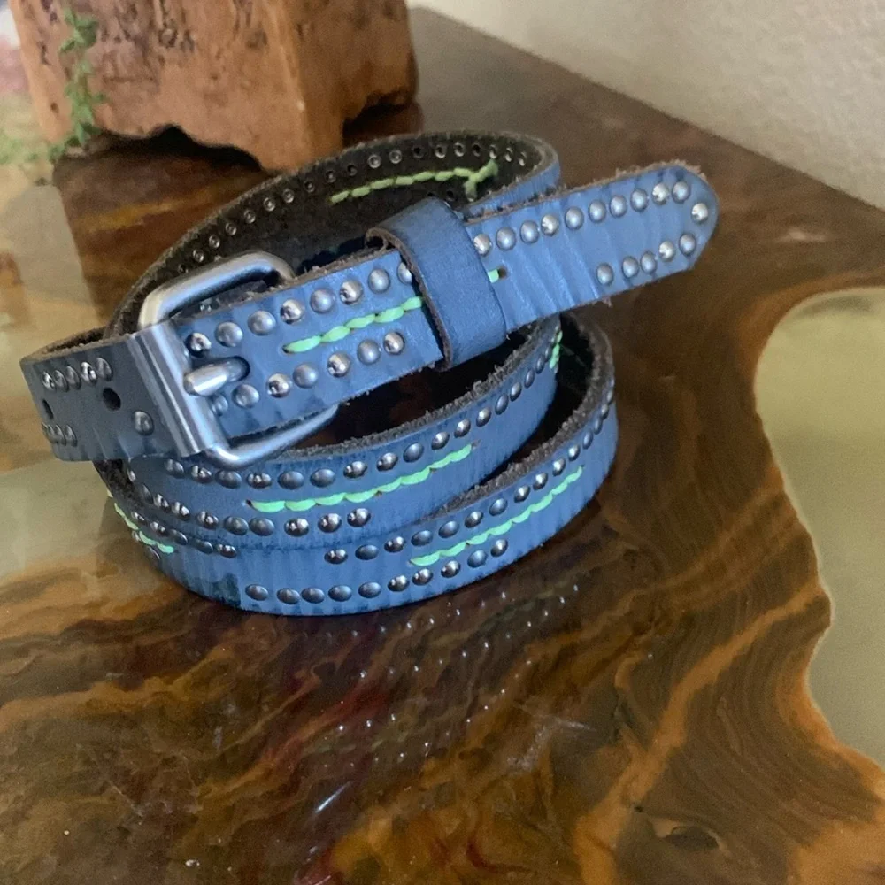 COWBOYS BELT Grey leather belt, silver studs & buckle, green lacing. M EUC